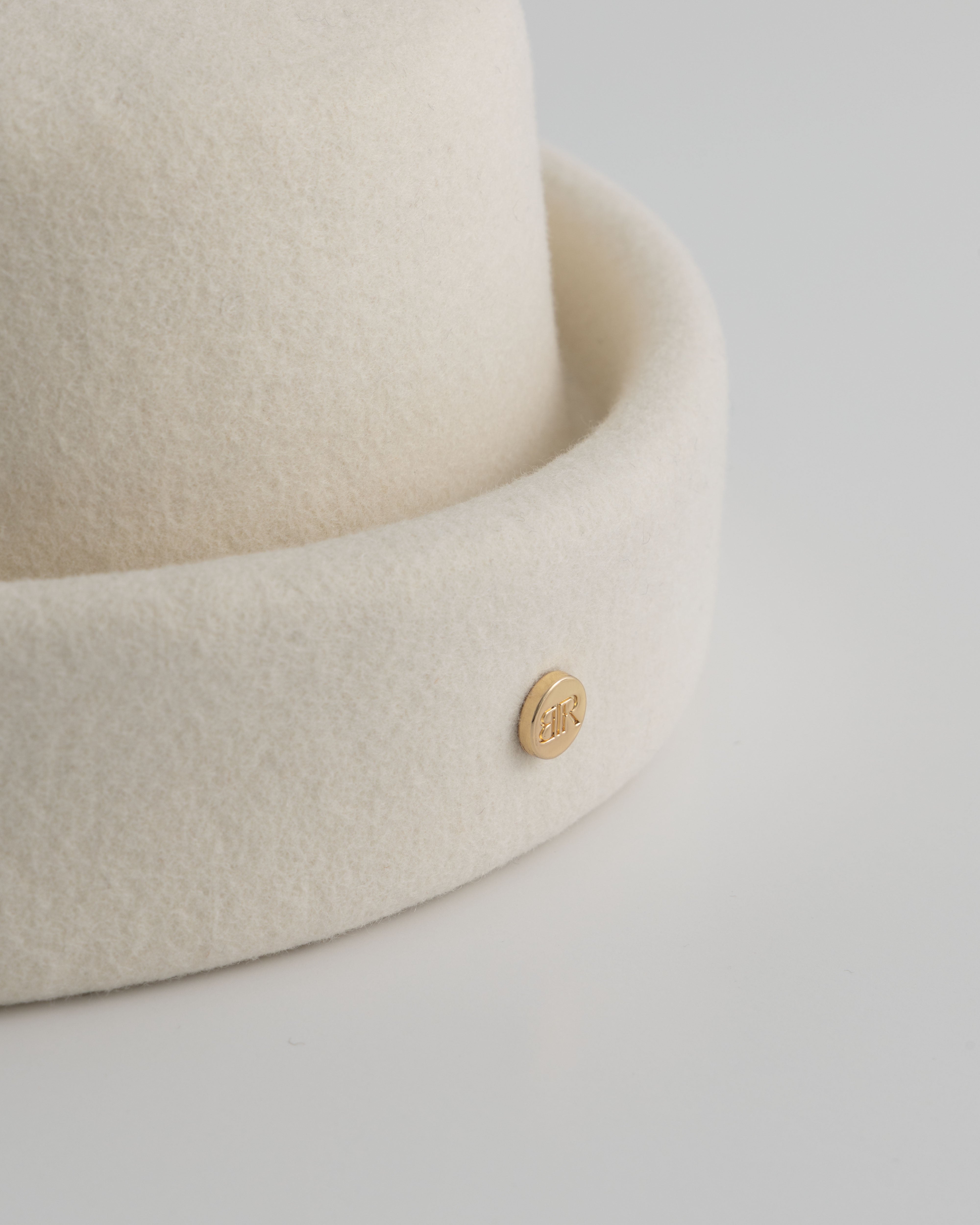 London Pillbox Ivory