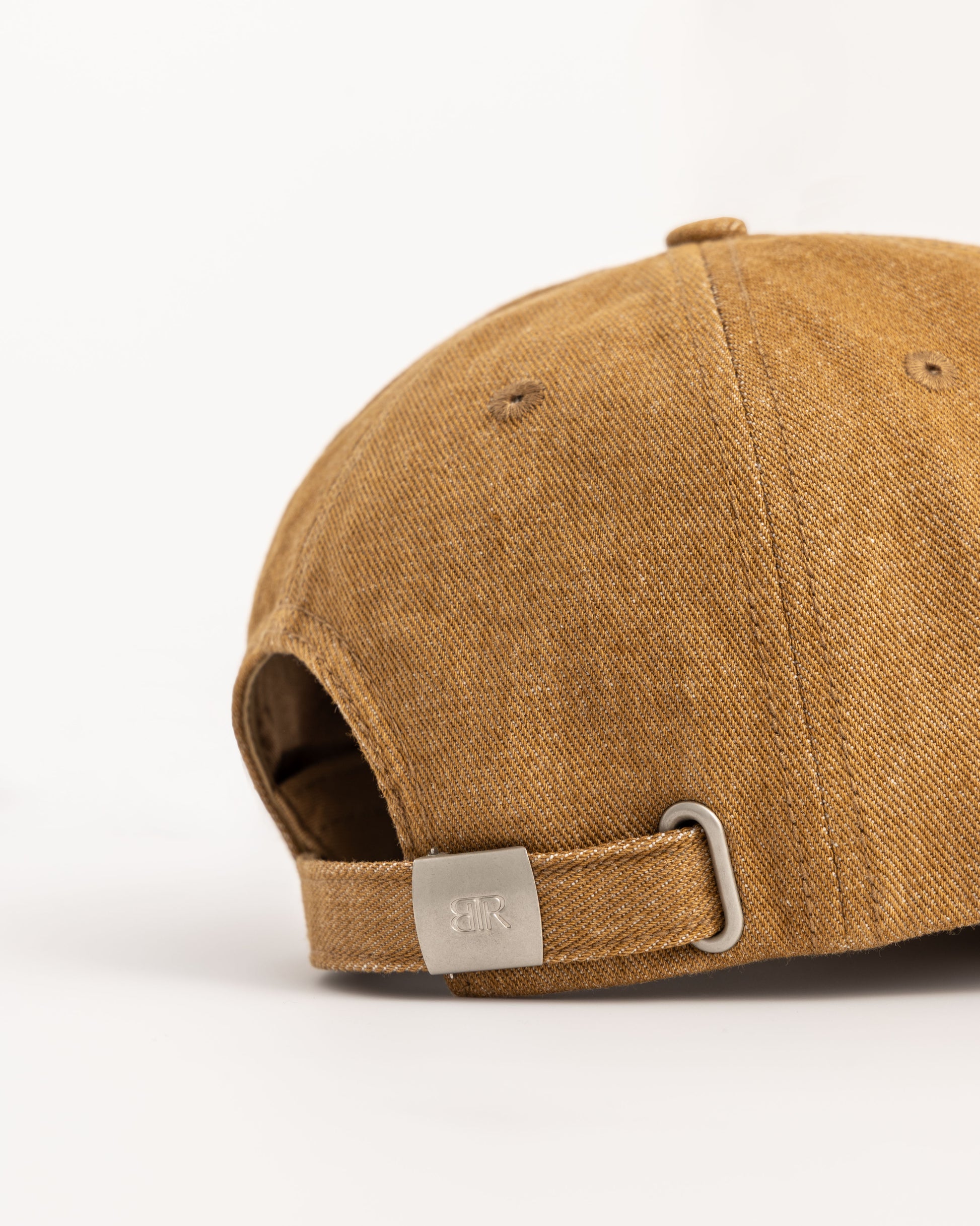 Born To Roam Queens baseball cap in khaki, featuring a classic design with adjustable strap and embroidered logo.