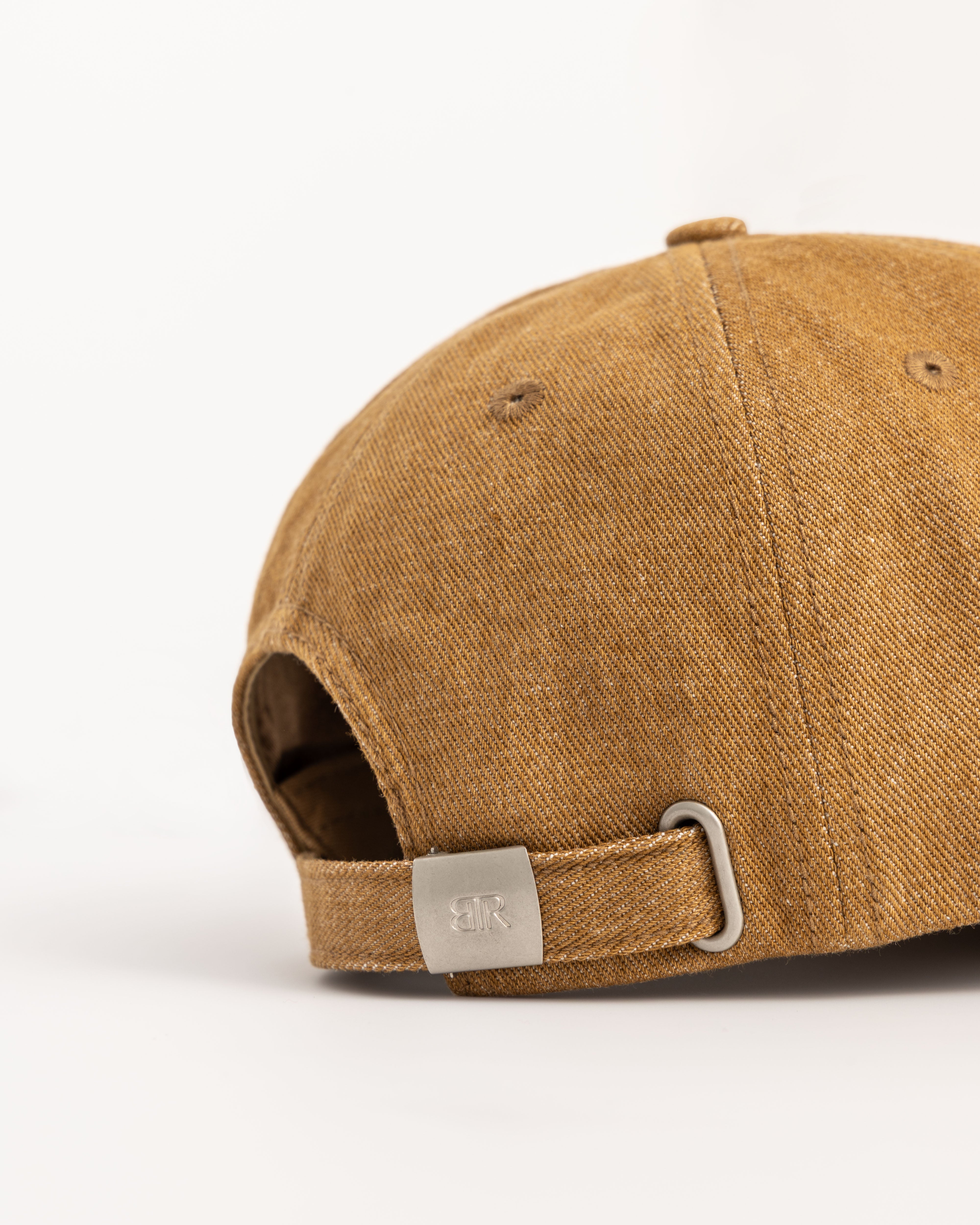 Born To Roam Queens baseball cap in khaki, featuring a classic design with adjustable strap and embroidered logo.