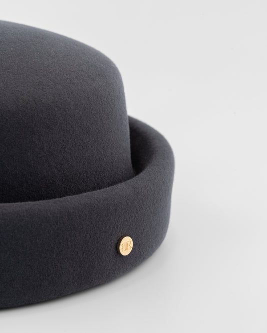 Born To Roam London Pillbox hat in cashmere grey, stylish and cozy wool hat with a classic pillbox shape and elegant finish.
