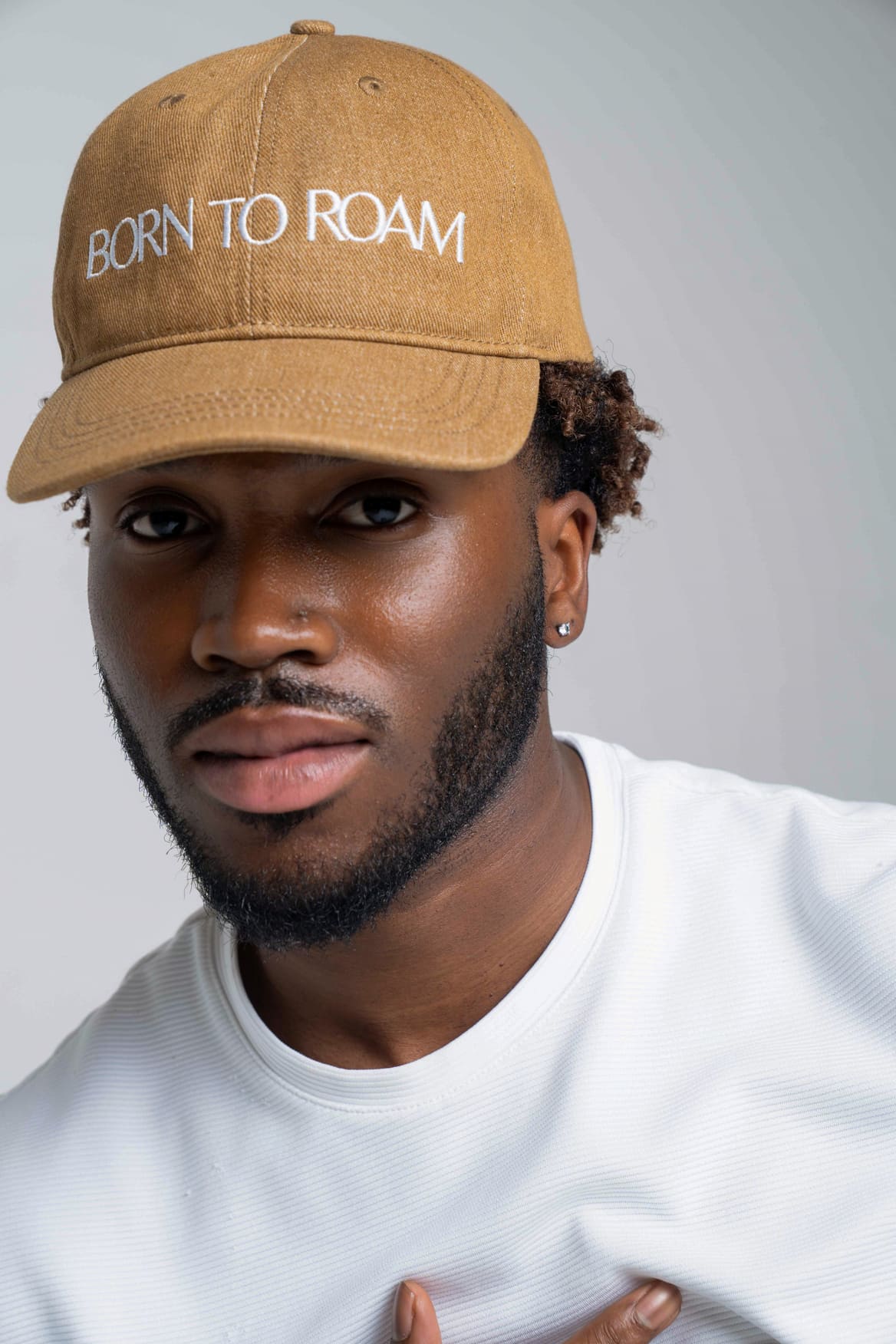 Born To Roam Queens baseball cap in khaki, featuring a structured design with adjustable strap and embroidered logo.