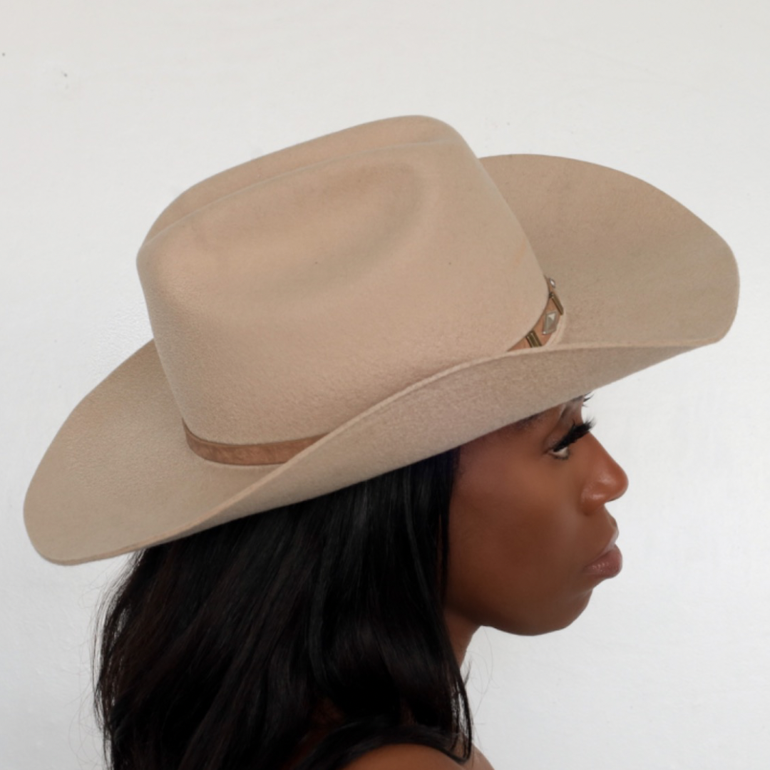 BornToRoam - women posing in side view by wearing Upland Cattleman Cowboy Hat in Tan